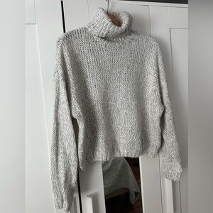 H&M Cropped Sweater - Women’s Chunky Knit Light Gray Turtleneck Sweater Small